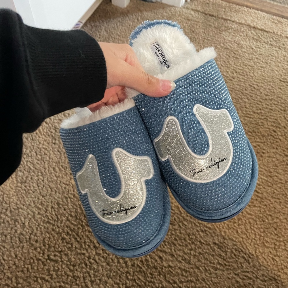 •True Religion Rhinestone Slippers• - Picture 3 of 9